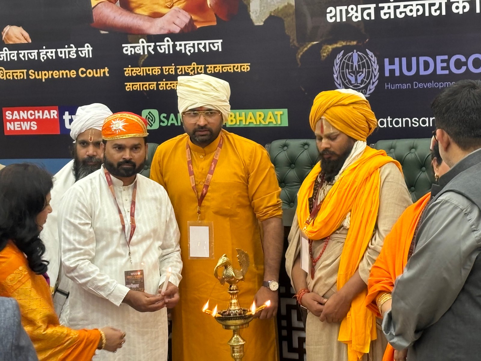 कबीर जी महाराज — सनातन संस्कार समागम में अभिनंदन | Kabeer Ji Maharaj being welcomed at Sanatan Sanskar event