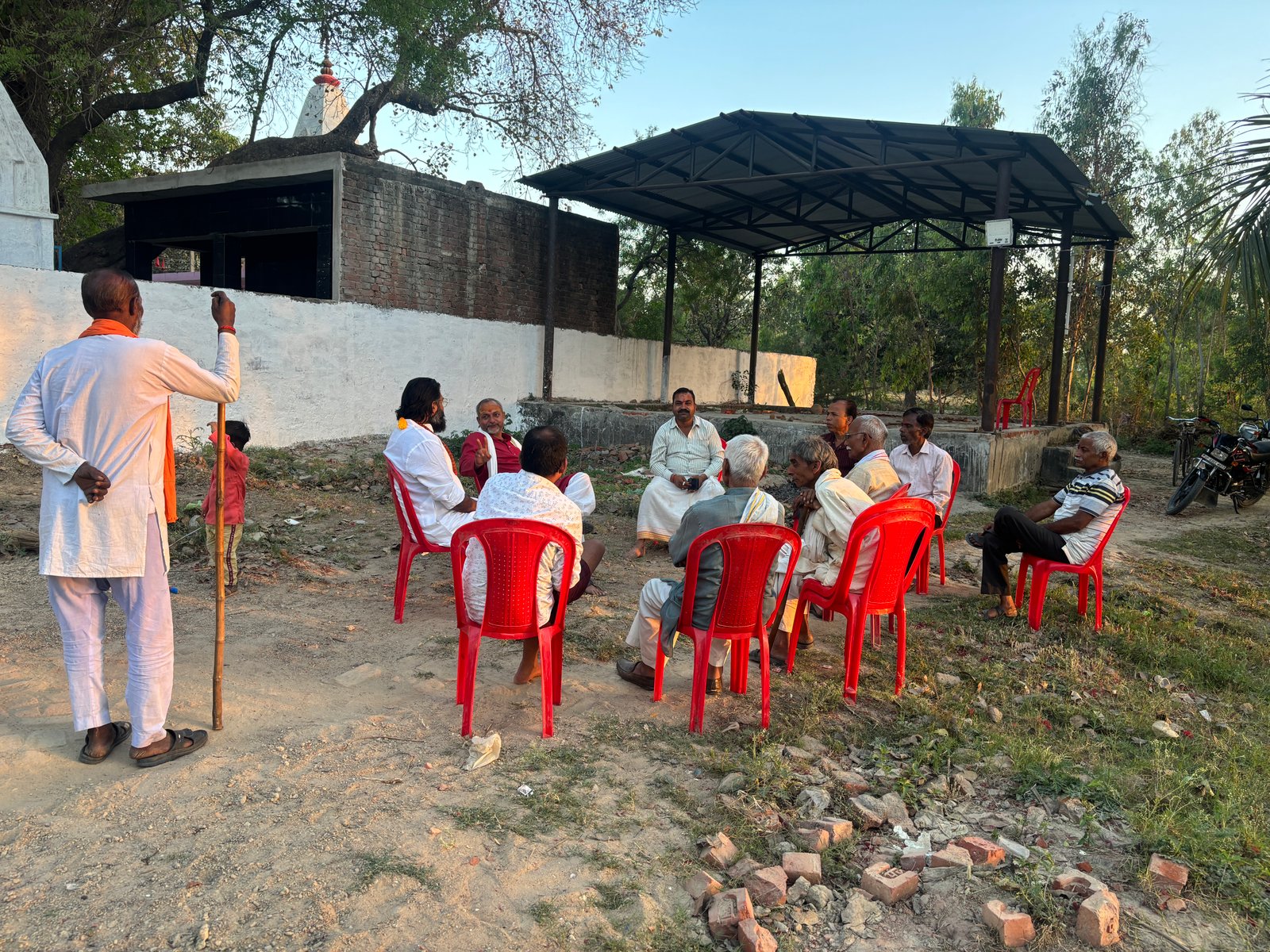 Kabeer Ji Maharaj खुले मंच पर ग्रामीण जनों को संबोधित करते हुए — राजनीति, सत्ता और युवा शक्ति पर विमर्श | Rajdharma 3.0