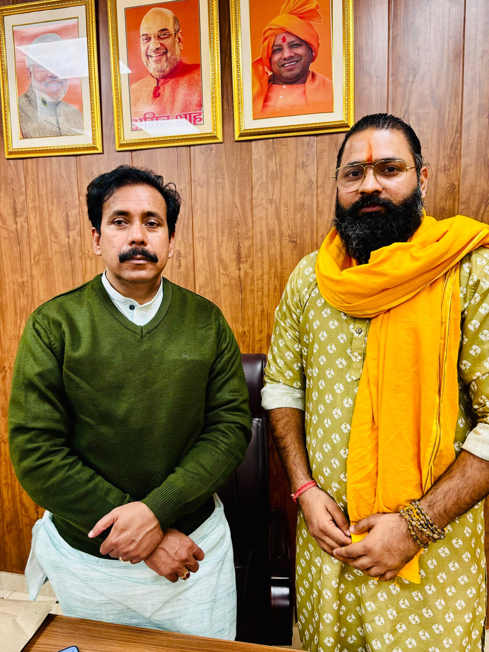 कबीर जी महाराज उत्तर प्रदेश के समन्वय मंत्री अनिल राजभर के साथ — Kabeer Ji Maharaj with UP Minister for Co-ordination Anil Rajbhar