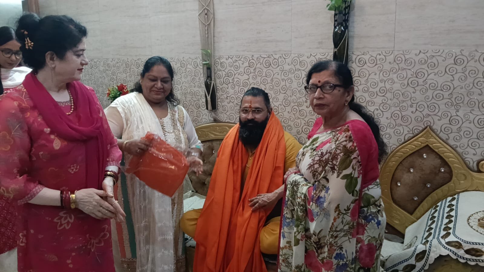 Kabeer Ji Maharaj युवा शास्त्रार्थ में महिला GenZ सदस्यों के साथ — Defeat, Rejection और Aatmik Intelligence पर सत्संग