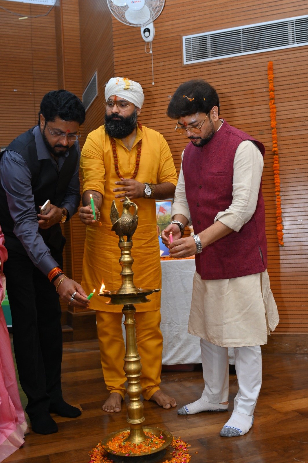 Kabeer Ji Maharaj दीप प्रज्वलन से Shakti Samman कार्यक्रम का उद्घाटन करते हुए
