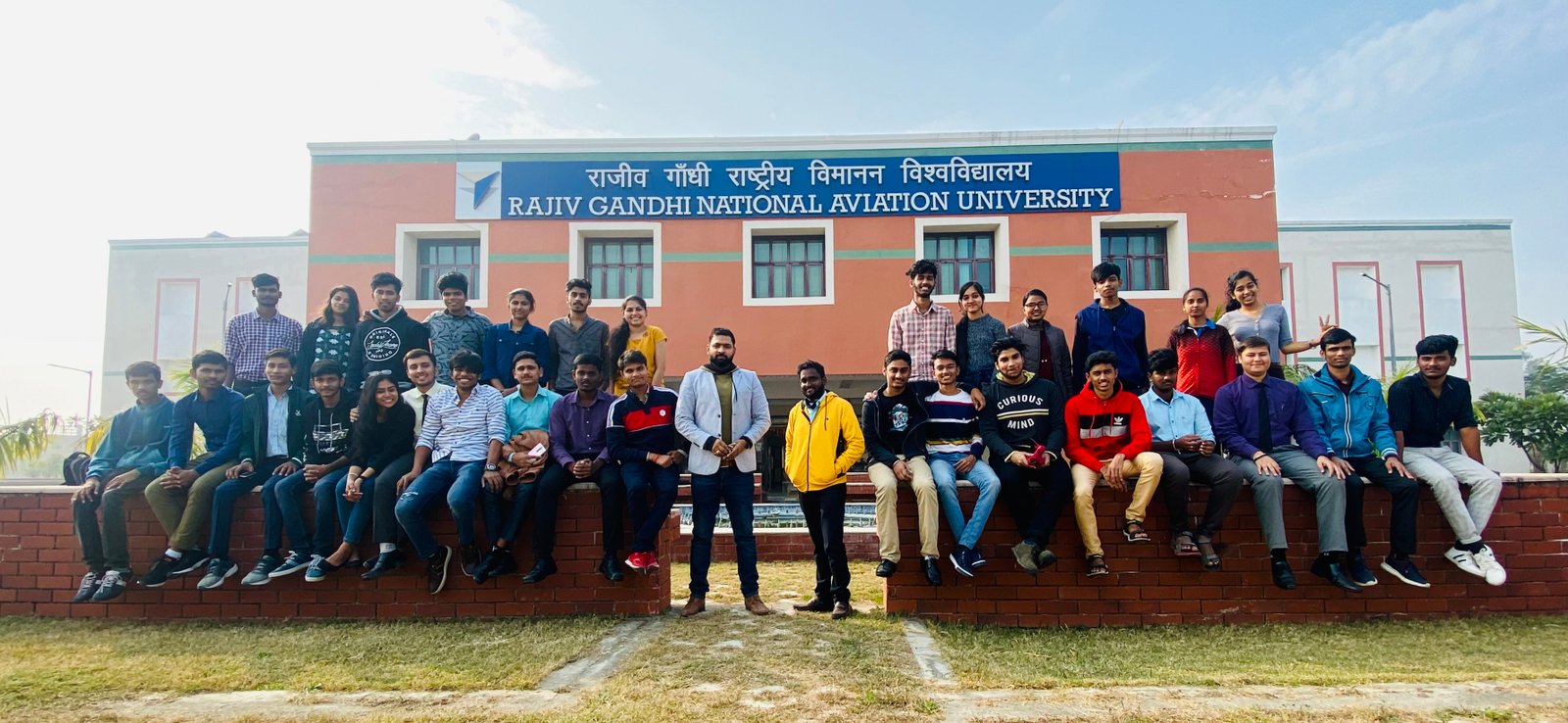 Kabeer Ji Maharaj के साथ Rajiv Gandhi National Aviation University के युवा छात्र — भारत का भविष्य इन्हीं युवाओं के हाथ में है
