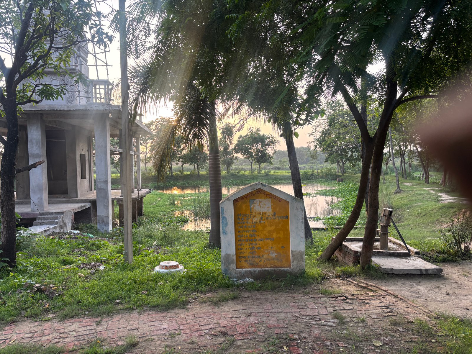 सनकुआ धाम — तालाब और सूर्यास्त। Kabeer Ji Maharaj की यात्राएं — इंद्रियातीत अनुभव।